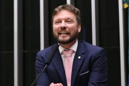 Pedido de vista de deputado do PL adia para quarta-feira votação da PEC que extingue escala 6x1 2 ocrente 1779764657
