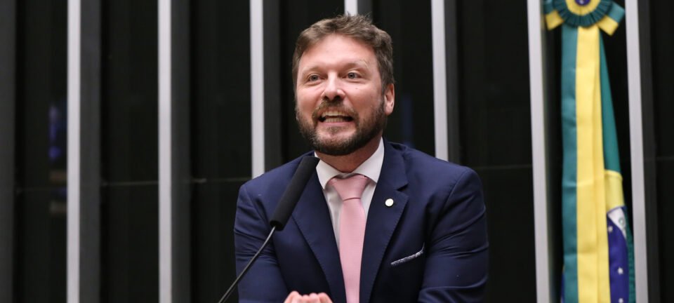 Pedido de vista de deputado do PL adia para quarta-feira votação da PEC que extingue escala 6x1 2 ocrente 1779764657