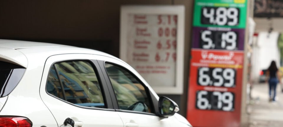 Governo fixa subvenção de R$ 0,44 por litro para gasolina e define cronograma de repasses 2 ocrente 1779792569
