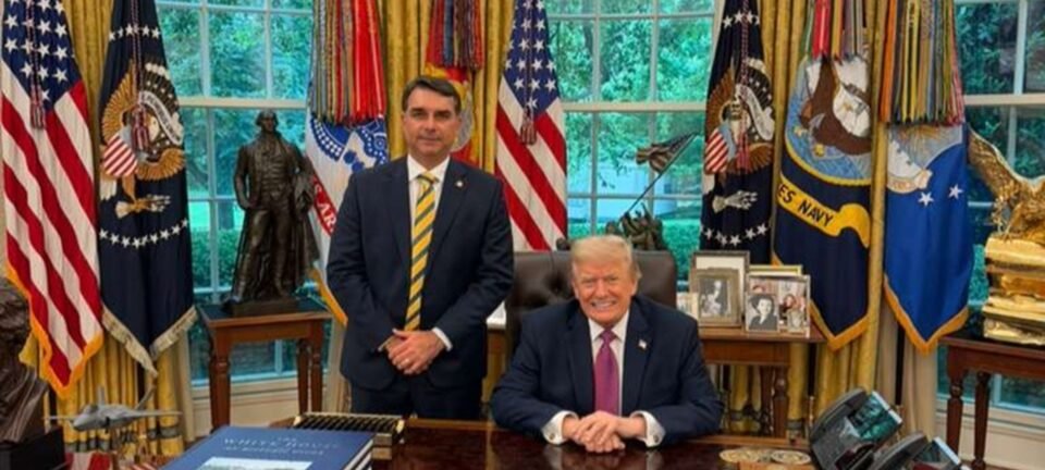 Flávio Bolsonaro se reúne com Donald Trump na Casa Branca 2 ocrente 1779831270