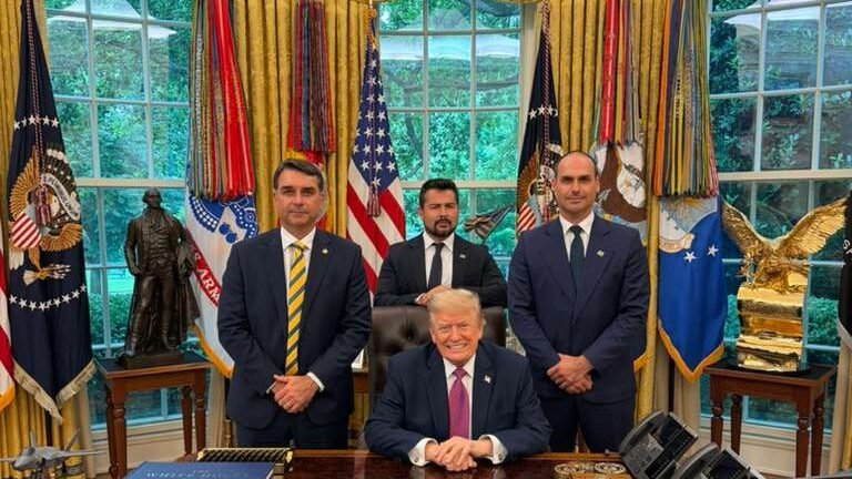 Visita de Flávio Bolsonaro a Trump divide reações de apoiadores e opositores no Brasil 2 ocrente 1779845698