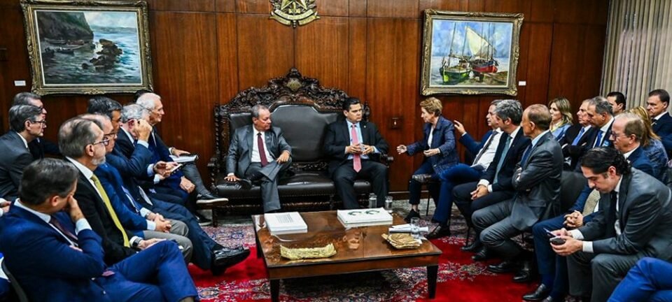 Empresários pedem a Alcolumbre que só vote fim da escala 6x1 após as eleições 2 ocrente 1779883532