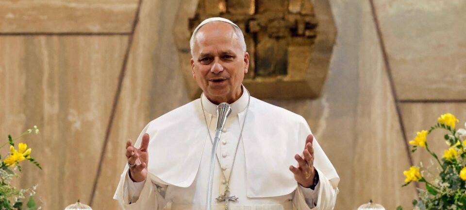 Papa Leão XIV exorta sacerdotes a seguir normas litúrgicas e evitar mudanças na missa 2 ocrente 1779911354