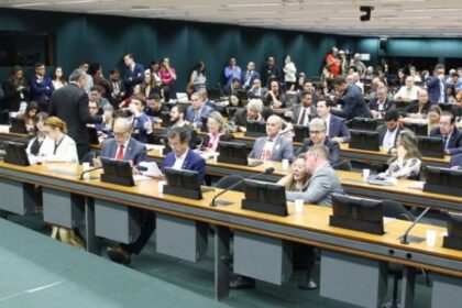 Comissão da Câmara aprova PEC que troca escala 6x1 por 5x2 e limita jornada a 40 horas 4 ocrente 1779911365