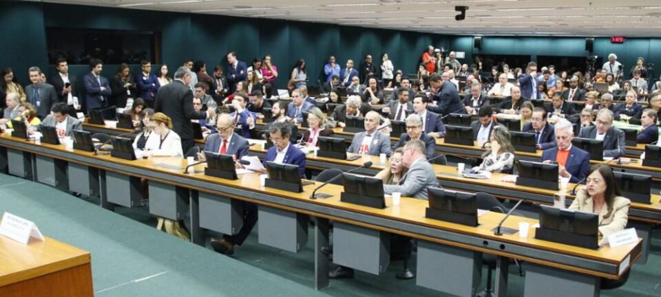 Comissão da Câmara aprova PEC que troca escala 6x1 por 5x2 e limita jornada a 40 horas 2 ocrente 1779911365