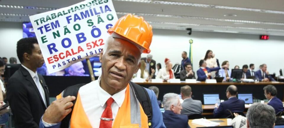 Comissão da Câmara aprova PEC que extingue escala 6x1; confira o voto de cada deputado 2 ocrente 1779913158