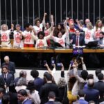 Câmara dá aval inicial a PEC que extingue escala 6x1 e fixa jornada de 40 horas semanais 5 ocrente 1779934788