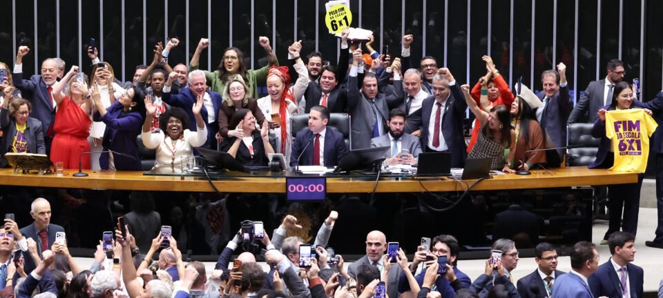Câmara aprova em 1º turno PEC que extingue escala 6x1; veja o voto de cada deputado 2 ocrente 1779936641