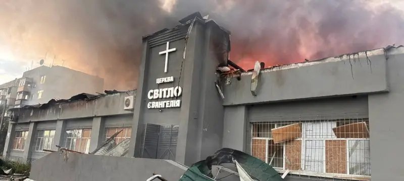 Ataque aéreo russo incendeia igreja evangélica na cidade ucraniana de Balakliya 2 ocrente 1779966277