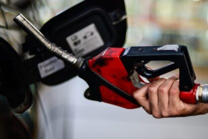 Gasolina sobe R$ 0,04 nas distribuidoras; subvenção federal segura repasse ao consumidor 20 ocrente 1779991503