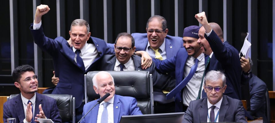 Câmara aprova PEC que amplia imunidade tributária de igrejas e entidades assistenciais 2 ocrente 1780007745