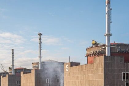 Moscou diz que drone da Ucrânia perfurou parede de usina nuclear; Kiev nega ataque 8 ocrente 1780168753