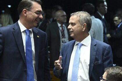Campanha de Flávio Bolsonaro reage e acusa esquerda de usar Judiciário para fins políticos 12 ocrente 1780215557