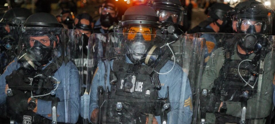 Newark impõe toque de recolher após confrontos perto de centro de detenção de imigrantes 2 ocrente 1780257001
