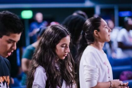 Prática religiosa regular se relaciona a melhor saúde mental, revela estudo do Instituto Wheatley 6 ocrente 1780331673
