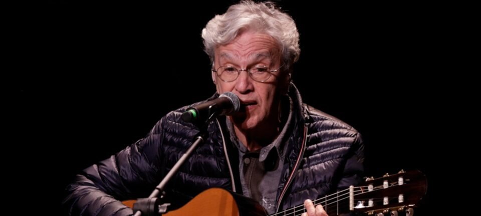 Em turnê na Europa, Caetano Veloso afirma que “Brasil parece não poder ser salvo” 2 ocrente 1780400096