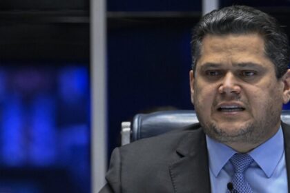Alcolumbre reclama de pressão por CPMI do Banco Master e promete debate amplo sobre PEC do 6x1 8 ocrente 1780458570