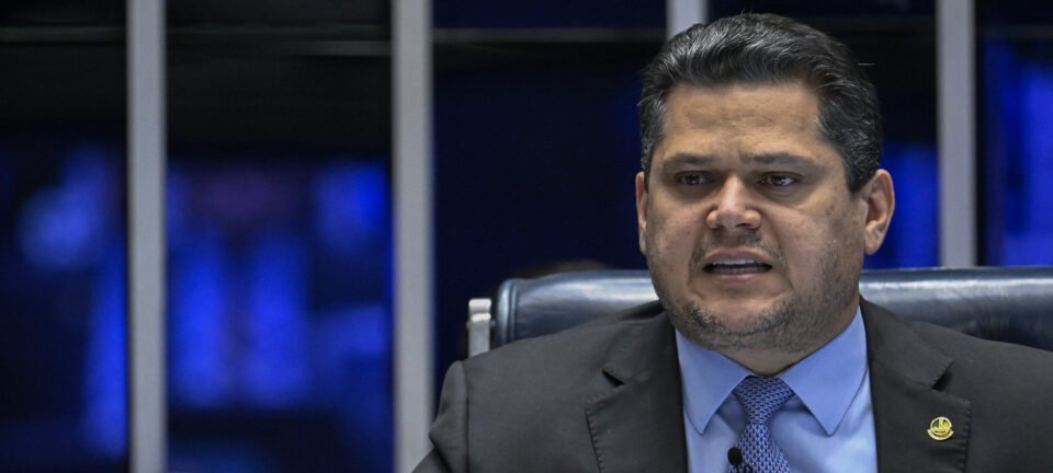 Alcolumbre reclama de pressão por CPMI do Banco Master e promete debate amplo sobre PEC do 6x1 2 ocrente 1780458570