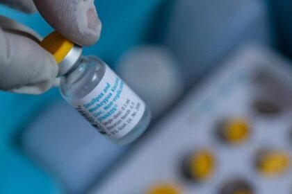 Pesquisadores americanos são alvos de denúncia após tentar entrar nos EUA com frascos de mpox 12 ocrente 1780519762