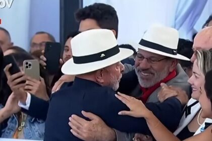 Lula interrompe cerimônia em Goiás para abraçar Delúbio Soares 8 ocrente 1780521585