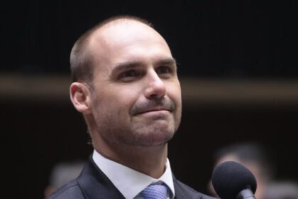 Eduardo Bolsonaro diz ter solicitado a Trump o retorno de sanções a Moraes e compara Zelle ao Pix 14 ocrente 1780541358