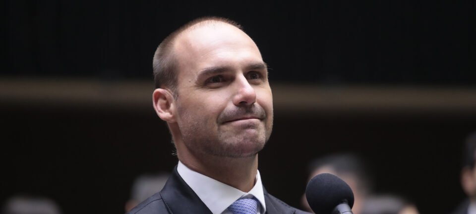 Eduardo Bolsonaro diz ter solicitado a Trump o retorno de sanções a Moraes e compara Zelle ao Pix 2 ocrente 1780541358