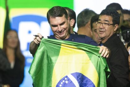 Flávio Bolsonaro aposta em discurso de fé e usa Marcha para Jesus para firmar eleitorado evangélico 12 ocrente 1780581957