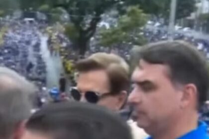 Flávio Bolsonaro diz na Marcha para Jesus que “mundo do mal” deixará o governo ainda em 2026 16 ocrente 1780594466