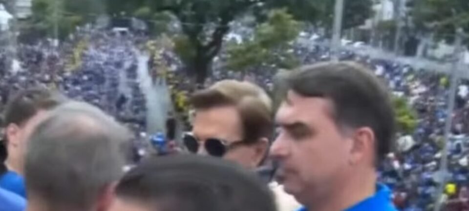 Flávio Bolsonaro diz na Marcha para Jesus que “mundo do mal” deixará o governo ainda em 2026 2 ocrente 1780594466
