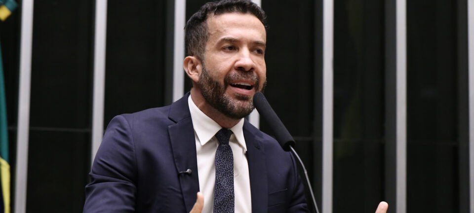 Deputados aliados de Lula buscam em Washington investigação americana sobre Flávio Bolsonaro 2 ocrente 1780634136