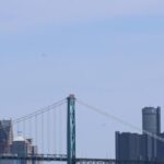 Padre imobiliza suspeito em fuga e socorre vítima após colisão em Detroit 5 ocrente 1780692649