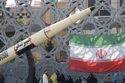 Irã lança mísseis contra bases americanas no Kuwait e no Bahrein; EUA dizem ter interceptado todos 12 ocrente 1780773576