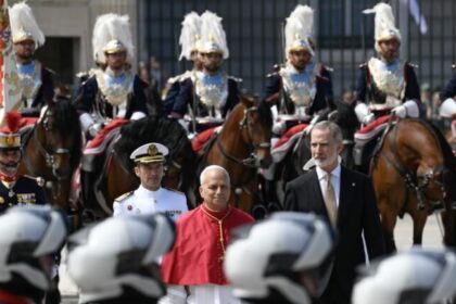 Multidão de 130 mil recepciona Papa Leão XIV em trajeto de papamóvel por Madri 20 ocrente 1780778055