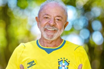 Lula veste camisa da Seleção e reforça uso do verde e amarelo antes da Copa 12 ocrente 1780784488