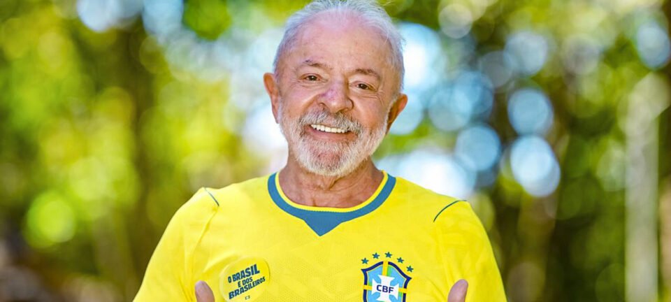 Lula veste camisa da Seleção e reforça uso do verde e amarelo antes da Copa 2 ocrente 1780784488