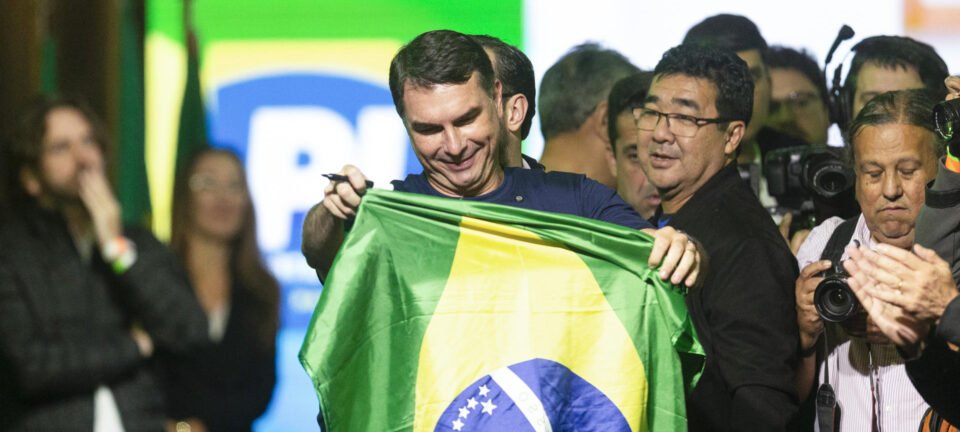 Flávio Bolsonaro lança jingle “Vem com Fé” e fala em “guerra espiritual” contra Lula 2 ocrente 1780844700