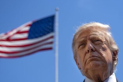 Trump afirma ter “alta probabilidade” de localizar novo líder do Irã e mantém 50 mil soldados na região 10 ocrente 1780877969