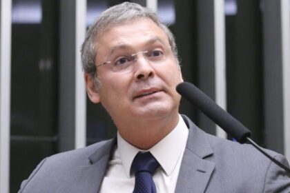 Lindbergh aposta em condenação de Eduardo Bolsonaro e alerta da Interpol após julgamento no STF 12 ocrente 1780915769
