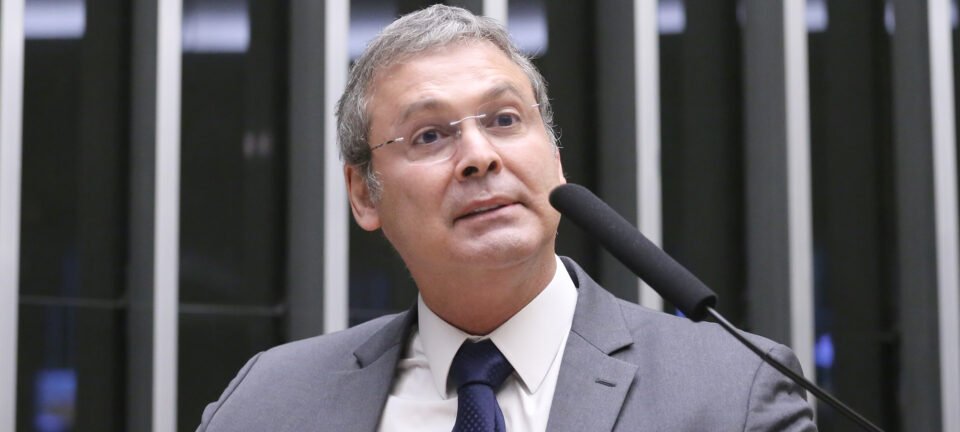 Lindbergh aposta em condenação de Eduardo Bolsonaro e alerta da Interpol após julgamento no STF 2 ocrente 1780915769