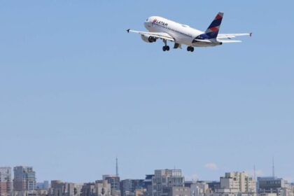 Alta do querosene faz Latam cortar 3% dos voos em junho e julho, afirma presidente 10 ocrente 1780950020
