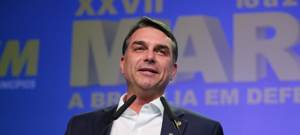 Flávio Bolsonaro sinaliza preferência por vice mulher e projeta escolha até agosto 2 ocrente 1780955375