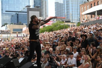 Brandon Lake leva culto Cowboy Church a milhares no CMA Fest 2026 em Nashville 12 ocrente 1780970656