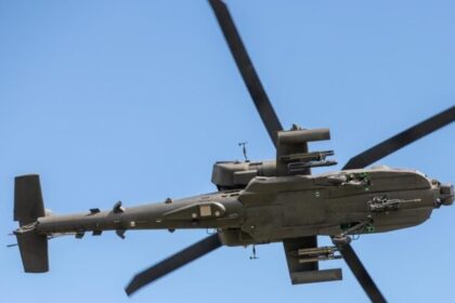 Forças dos EUA empregam drone aquático em resgate inédito de tripulantes de helicóptero perto de Ormuz 18 ocrente 1781012966
