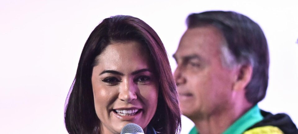 Michelle Bolsonaro diz que apoiará Flávio “no momento certo” e defende prorrogação da prisão domiciliar de Jair 2 ocrente 1781062466