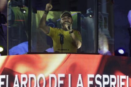Direitista Abelardo de la Espriella ignora ordem judicial e agita Cartagena com bandeiras da Colômbia 10 ocrente 1781068756