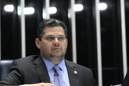Alcolumbre mantém parada a PEC que elimina escala 6x1 e não marca data para CCJ 2 ocrente 1781138052