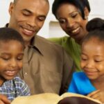 Conversas sobre fé em casa dobram chance de filhos manterem prática religiosa na vida adulta, aponta pesquisa 4 ocrente 1781291102