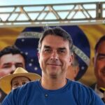 Flávio Bolsonaro diz que camisa amarela é “do Bolsonaro” e convoca eleitores a vesti-la na Copa 4 ocrente 1781302770