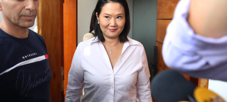 Keiko Fujimori descarta recontagem e anuncia viagem ao exterior na reta final da apuração no Peru 2 ocrente 1781480970