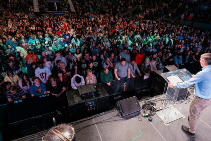Cruzada em Regina reúne 3,6 mil pessoas e leva mais de 250 a decisão por Cristo 20 ocrente 1781531360